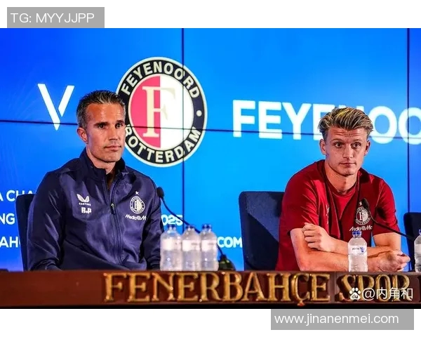 足球明星的形象特点分析与影响力探讨:从场上表现到场外魅力的全面解读